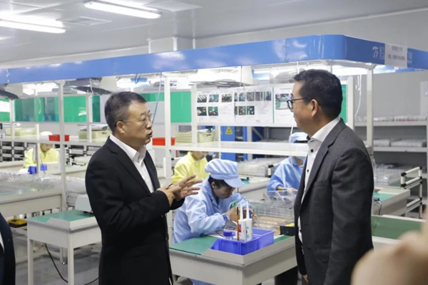温州瓯海区领导一行人莅临琨山智能锁生产工厂参观指导